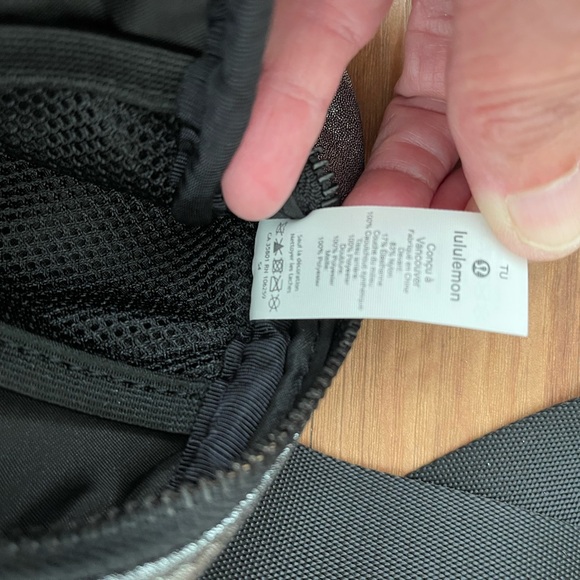 Lululemon Cross Body Belt Bag Silver/Black - Picture 7 of 8